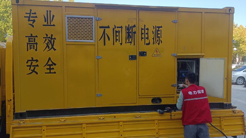 阿图什柴油发电机组和UPS电源配合使用时，如何避免切换过程中的电力中断？